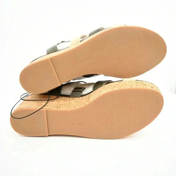 Violet & Red "Capree" Sandal NWOB - Picture 3 of 3